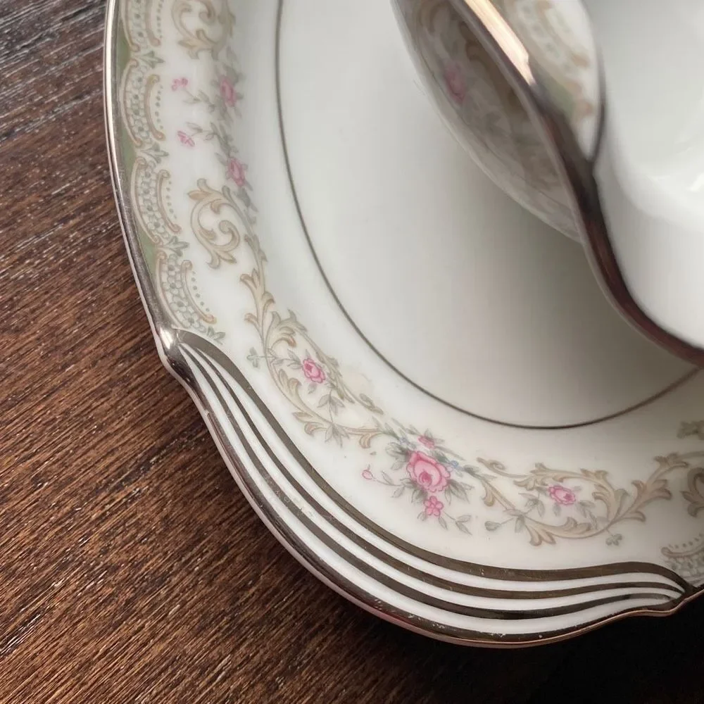 Noritake Edgewood China gravy boat Vintage floral rose platinum trim attached un